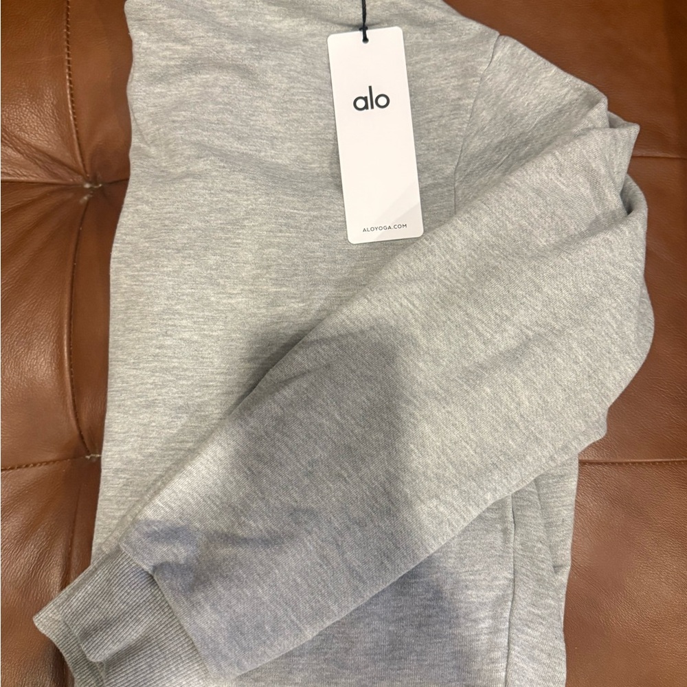 ALO Yoga Gray Sweatshirt Essential Comfort